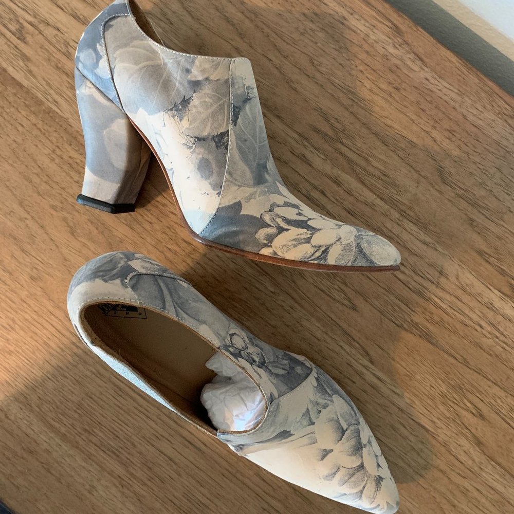 John Fluevog Kendra Grey Floral Leather - 8.5